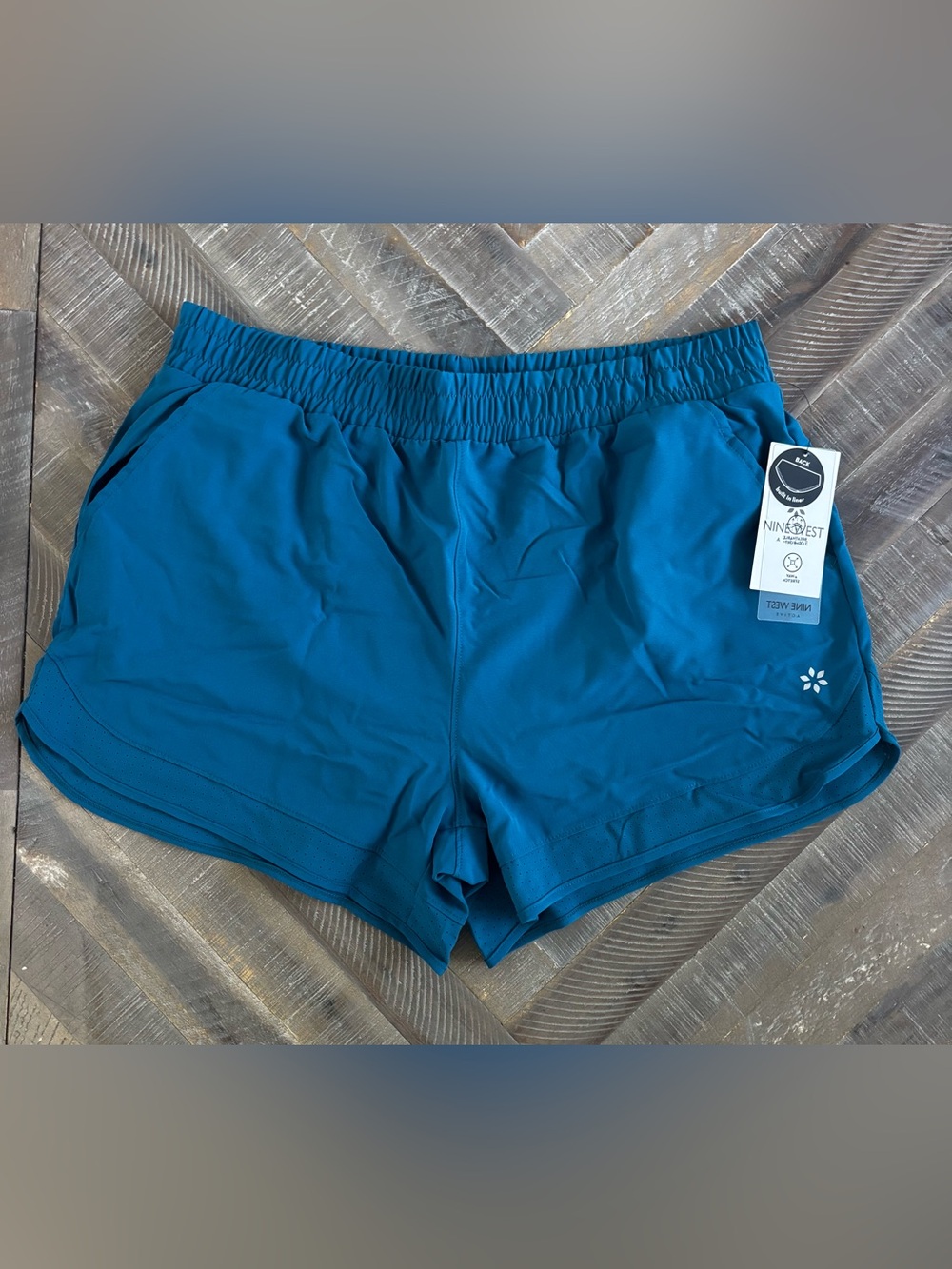 Nine West Active Athletic Shorts Size Large Elastic Waist Built-in Liner
